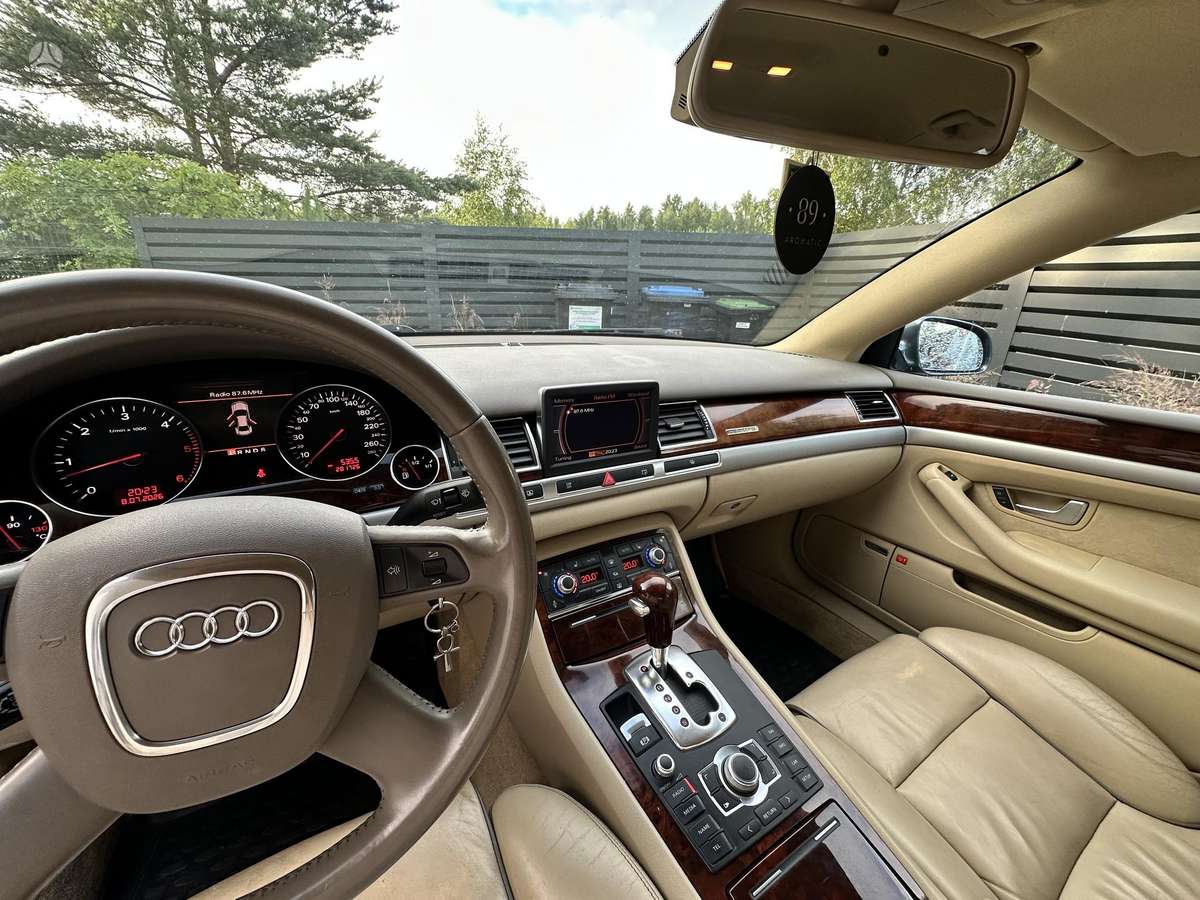 Audi A8, 4.1 l., Седан