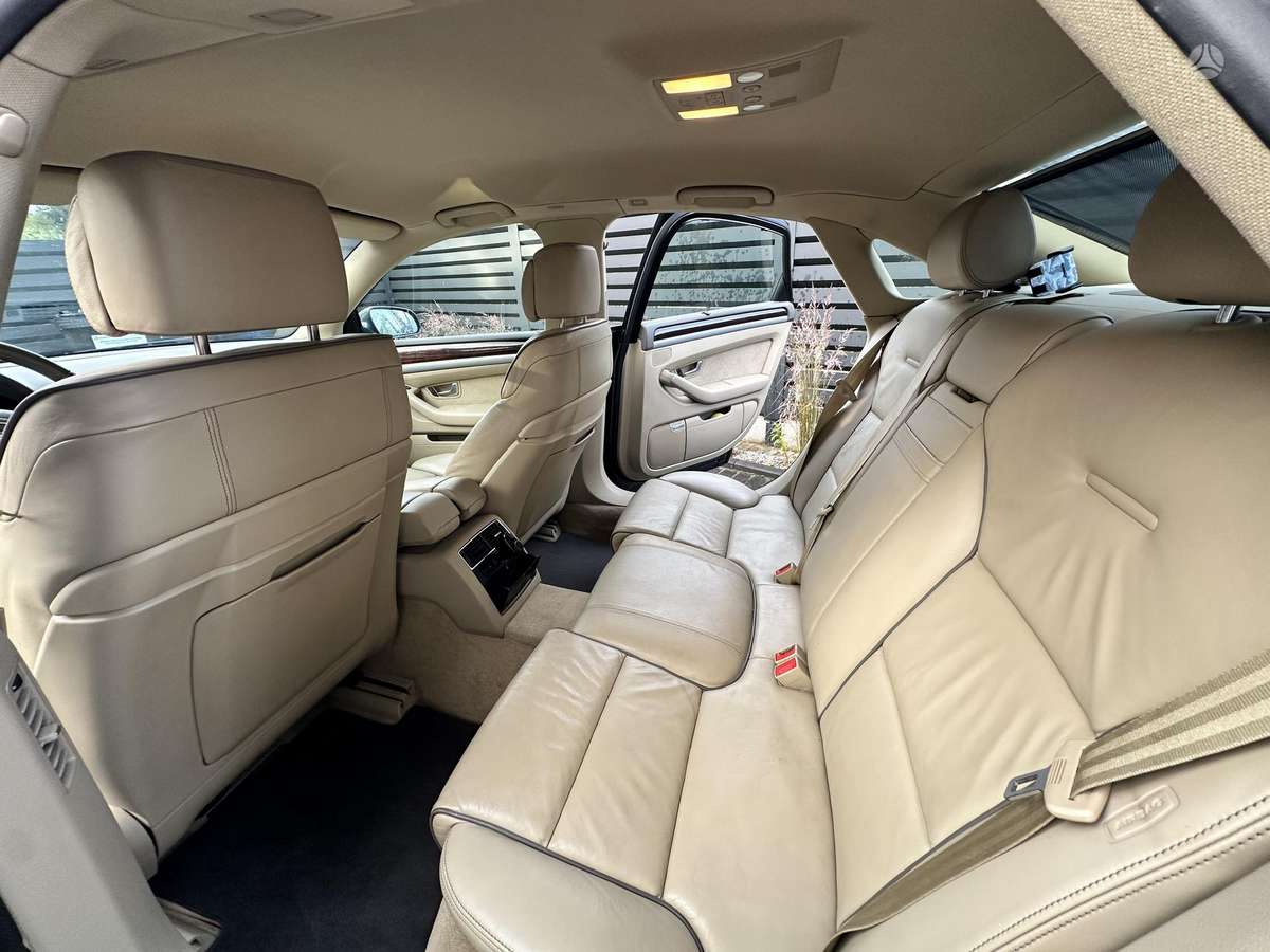 Audi A8, 4.1 l., Седан