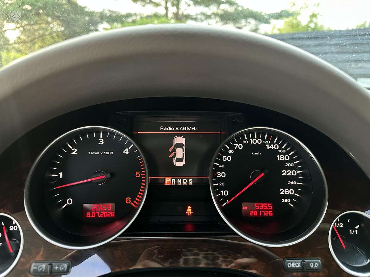 Audi A8, 4.1 l., Седан
