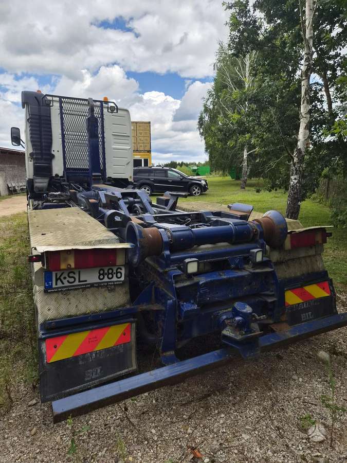 Volvo VH12, hooklift trucks