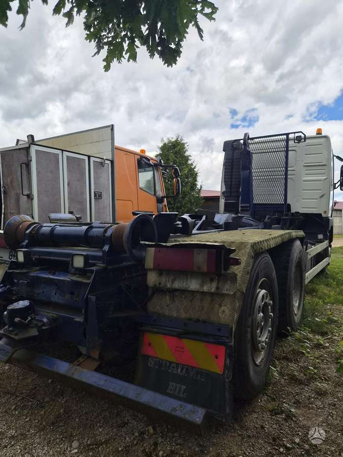 Volvo VH12, hooklift trucks