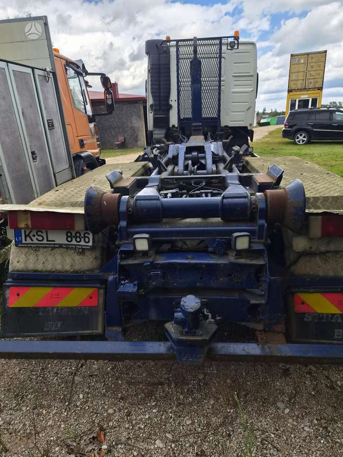 Volvo VH12, hooklift trucks