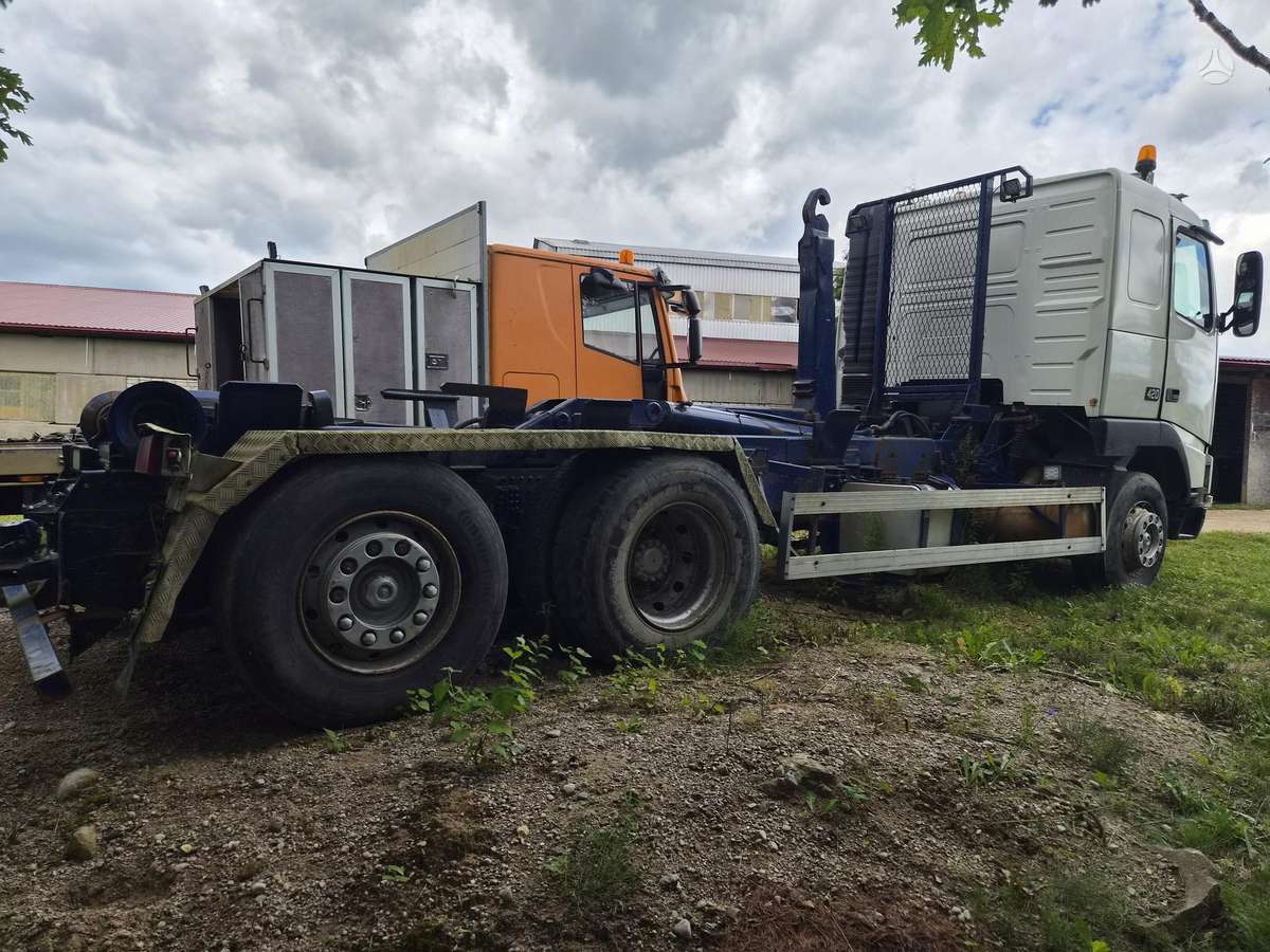 Volvo VH12, hooklift trucks