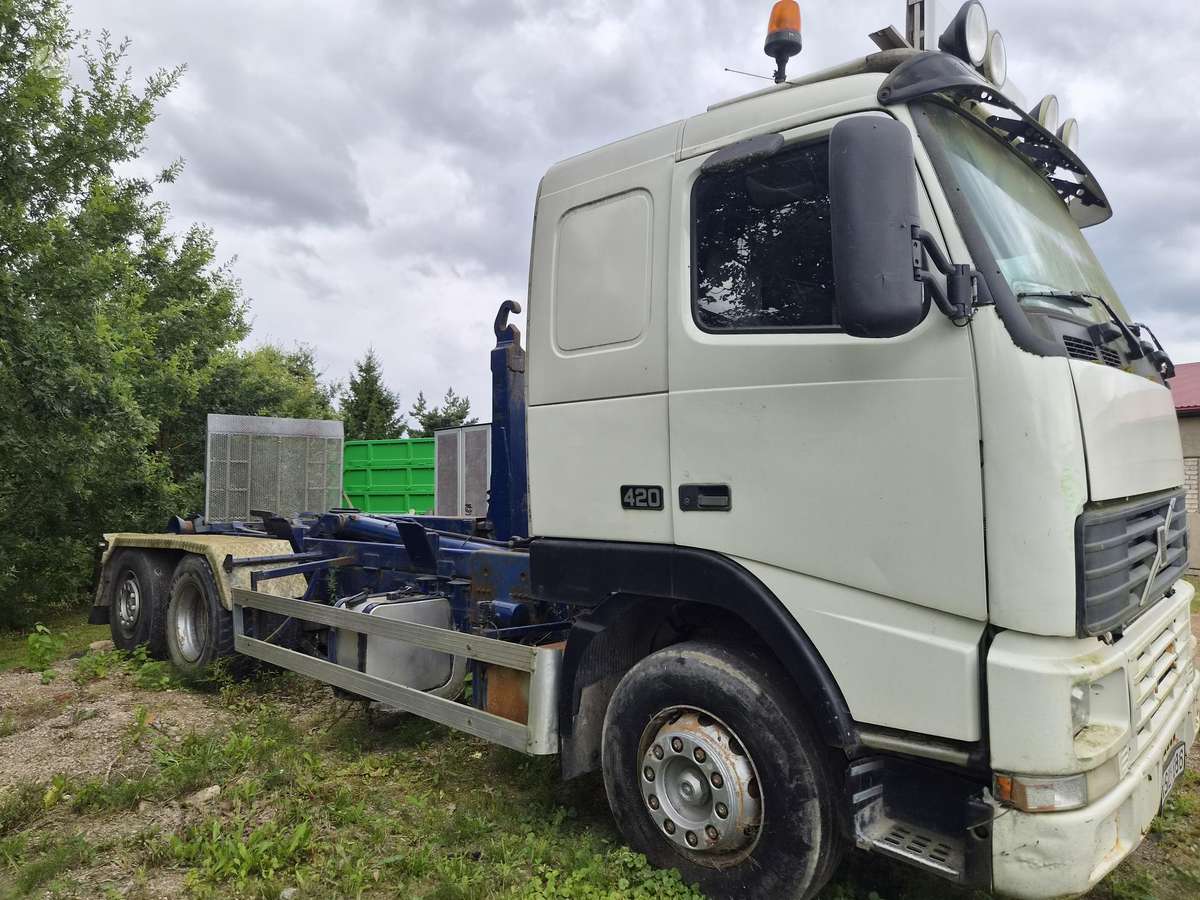 Volvo VH12, hooklift trucks