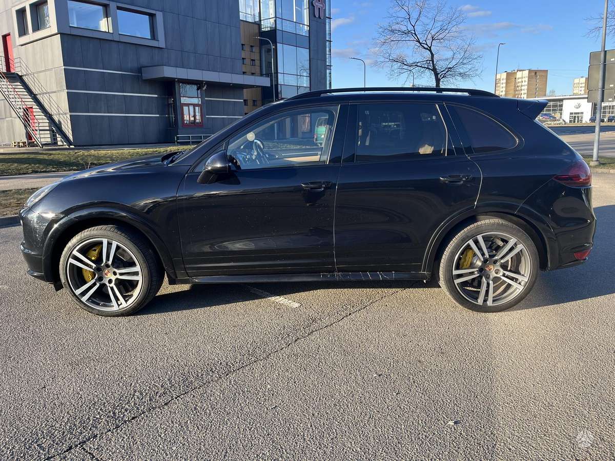 Porsche Cayenne - 4