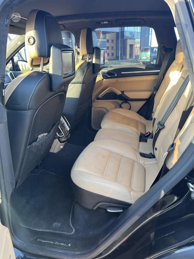 Porsche Cayenne - 8