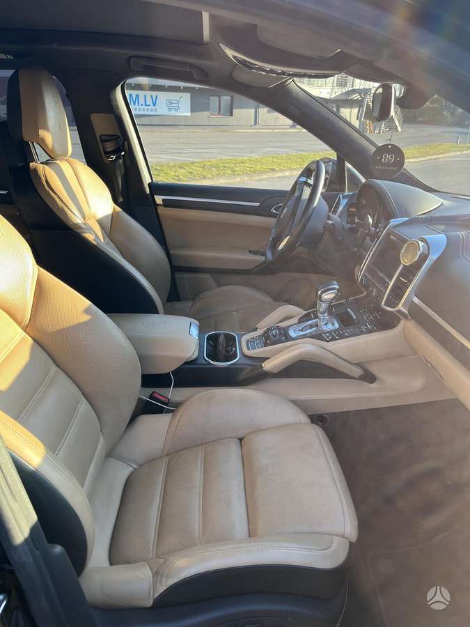 Porsche Cayenne - 9