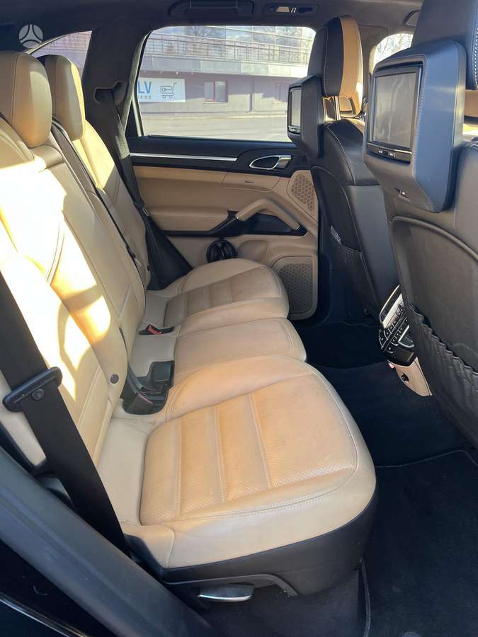 Porsche Cayenne - 10