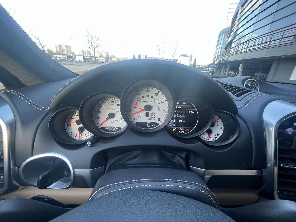 Porsche Cayenne - 11