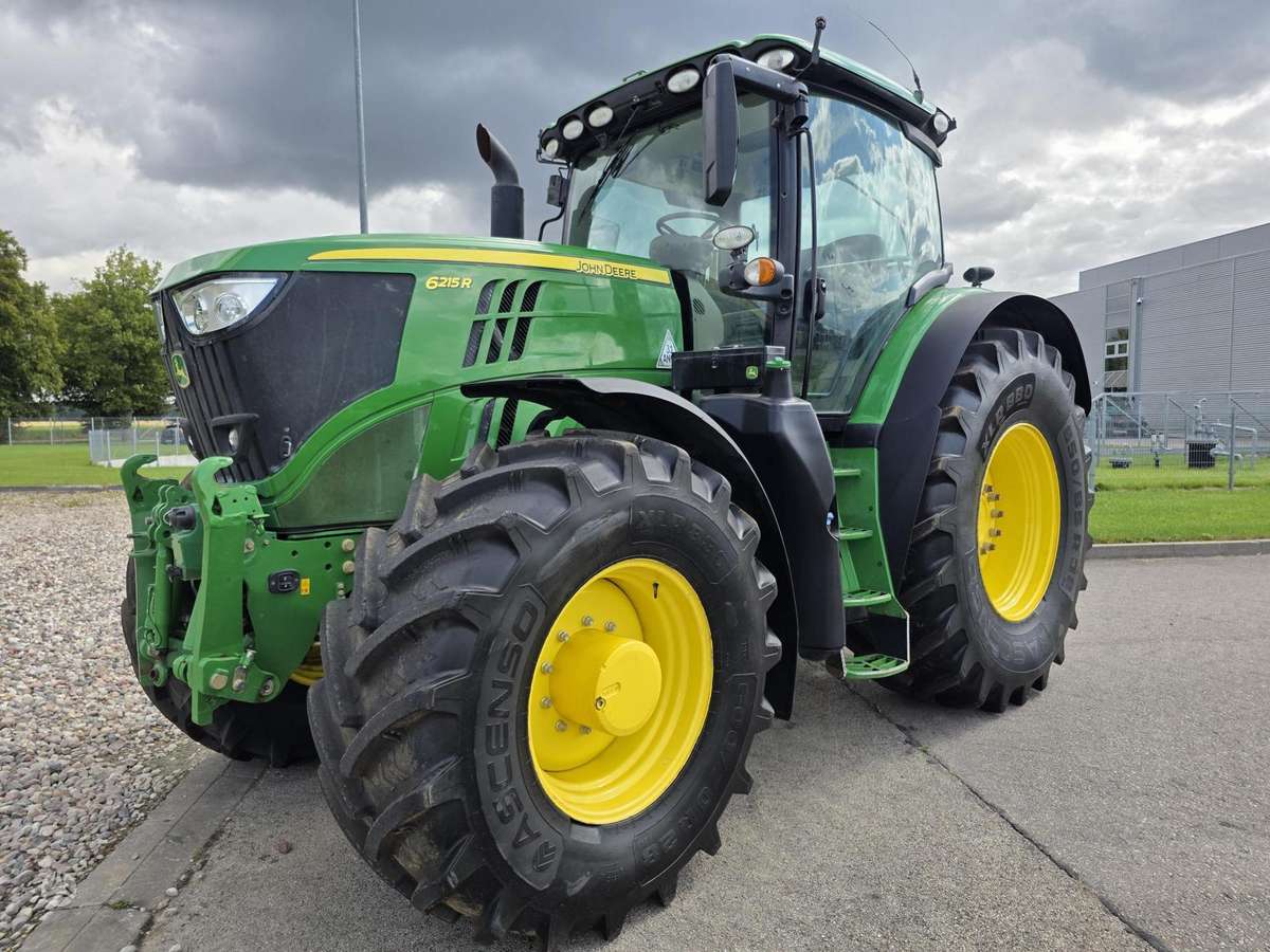 John Deere 6215R, traktoriai