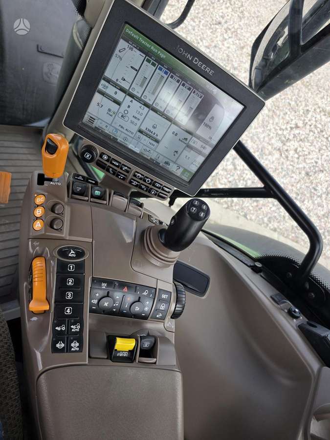 John Deere 6215R, traktoriai