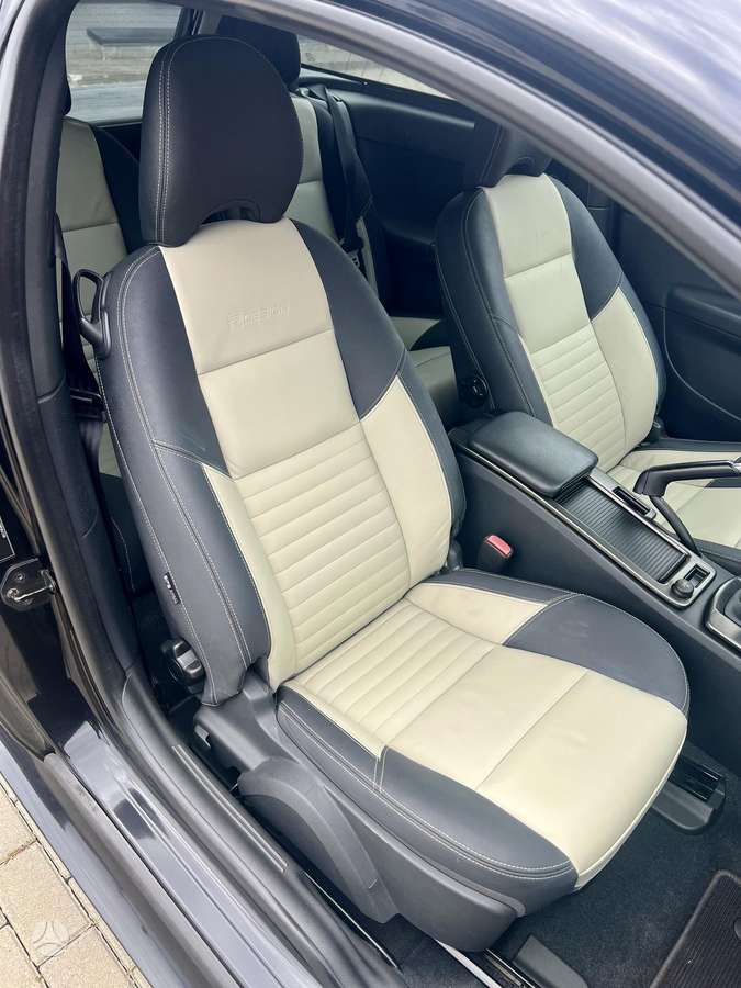 Volvo C30, 1.6 l., hatchback