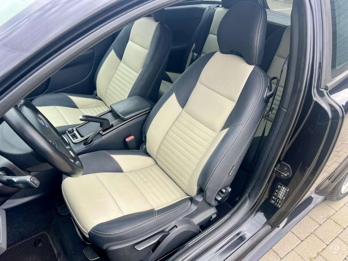 Volvo C30, 1.6 l., hatchback