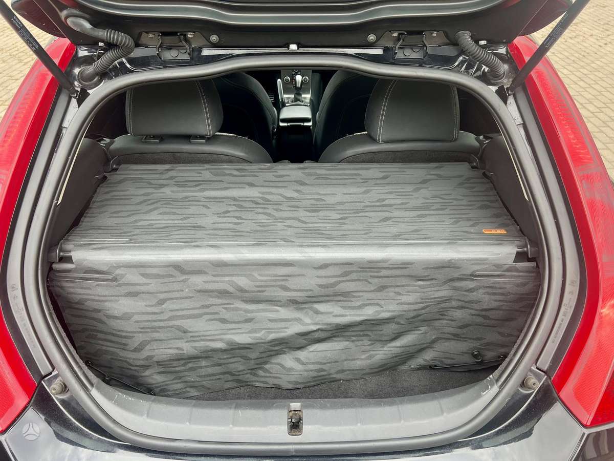 Volvo C30, 1.6 l., hatchback
