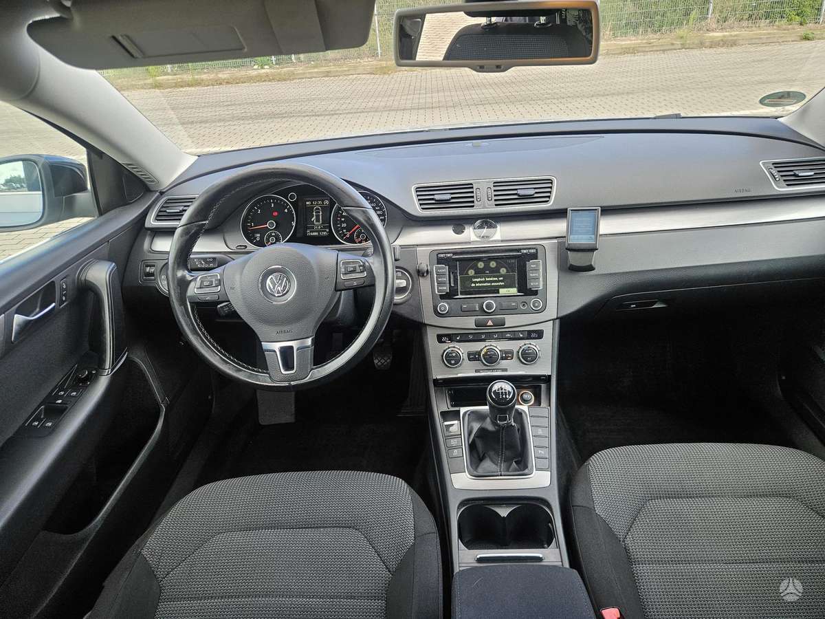 Volkswagen Passat - 8