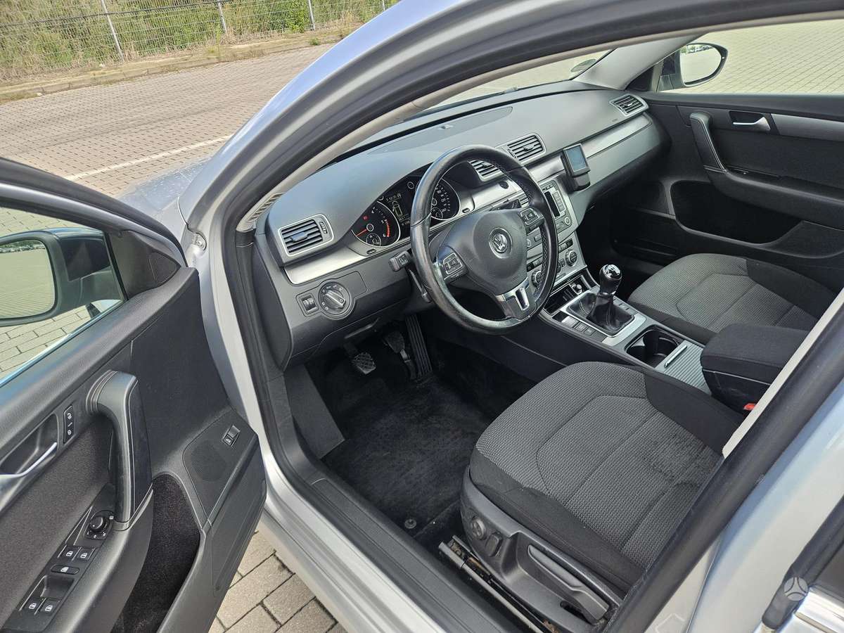 Volkswagen Passat - 10