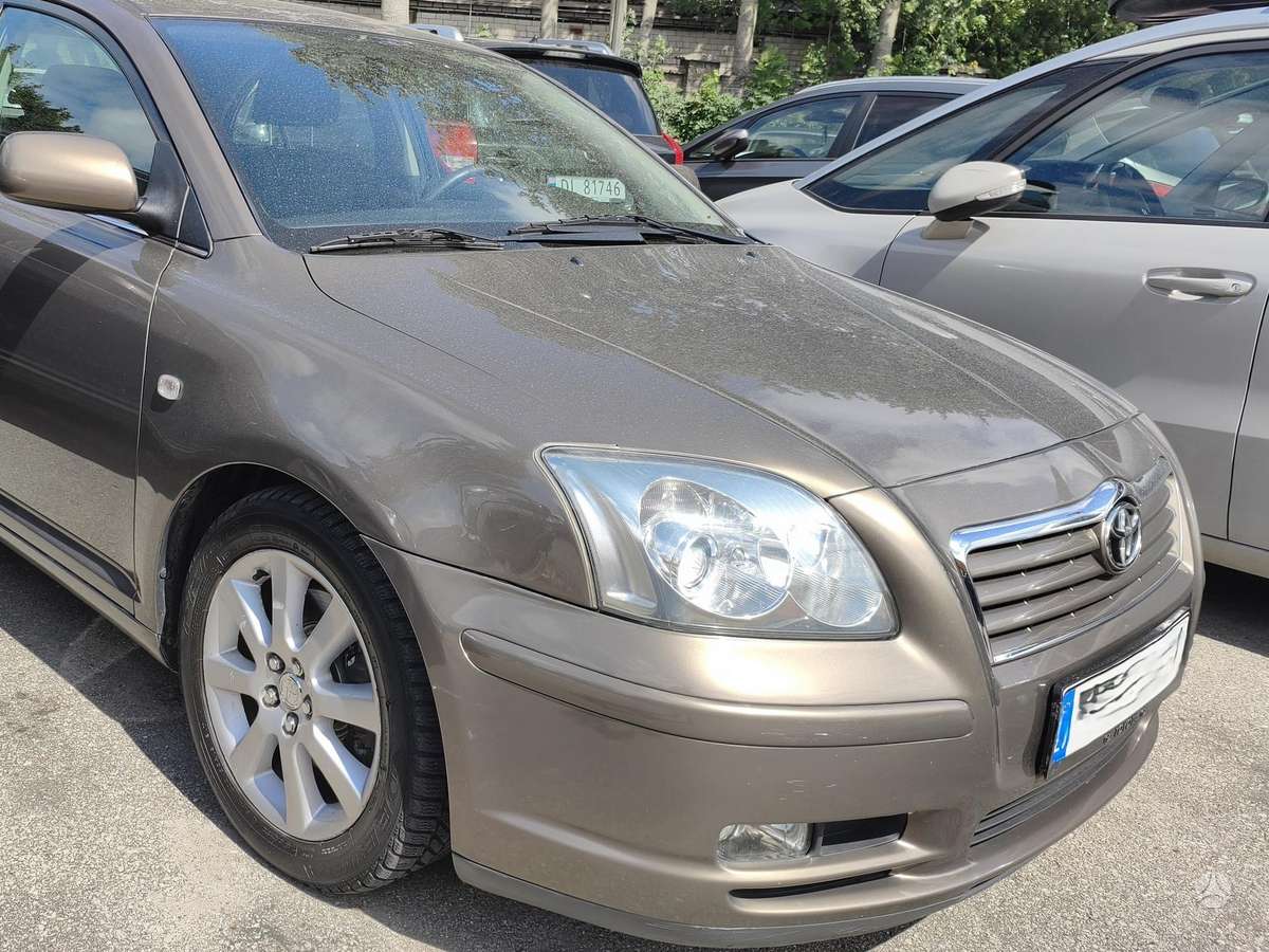Toyota Avensis - 1