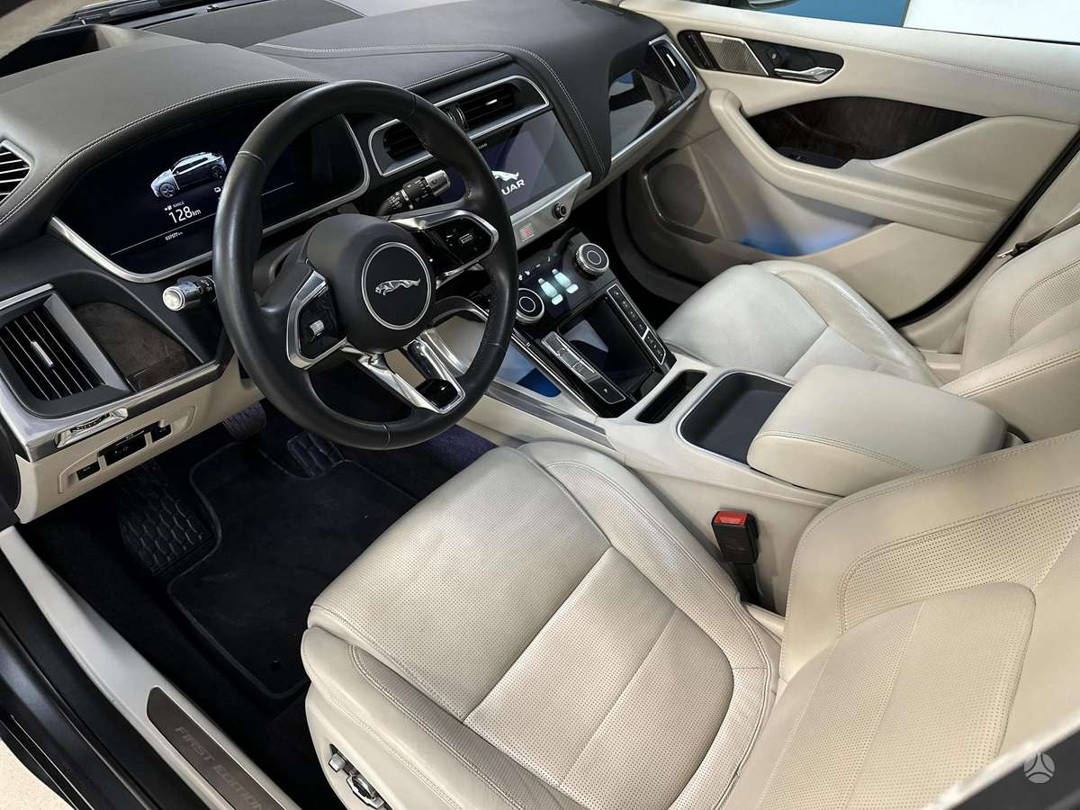 Jaguar I-Pace, off-road / crossover