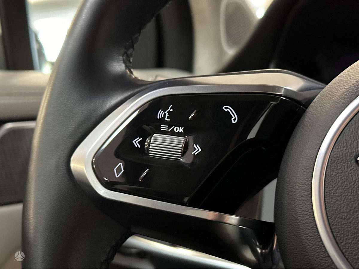 Jaguar I-Pace, off-road / crossover