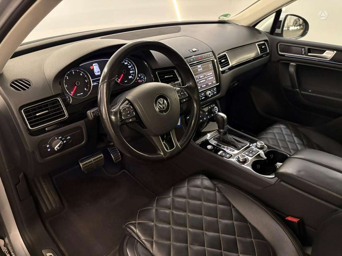 Volkswagen Touareg - 2