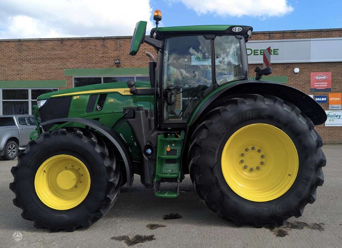 John Deere 6R215, тракторы