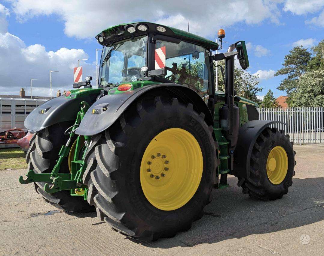 John Deere 6R215, traktoriai