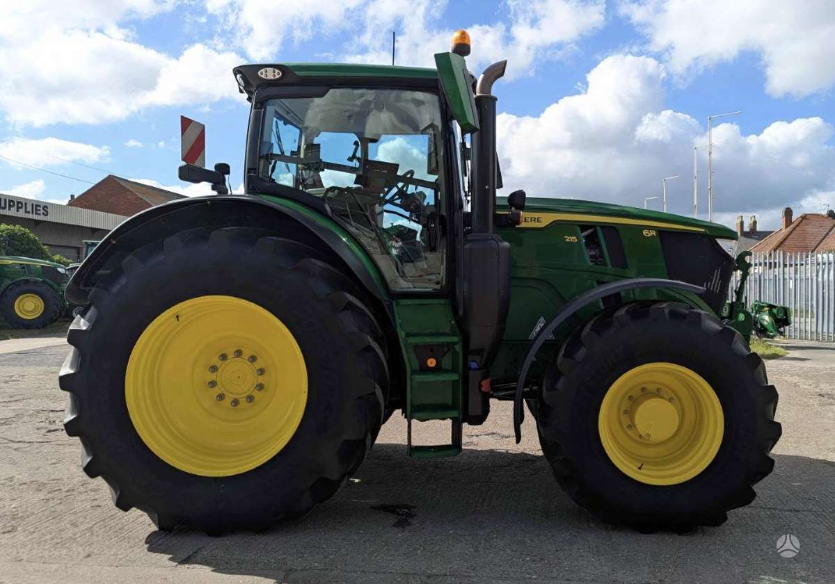John Deere 6R215, тракторы