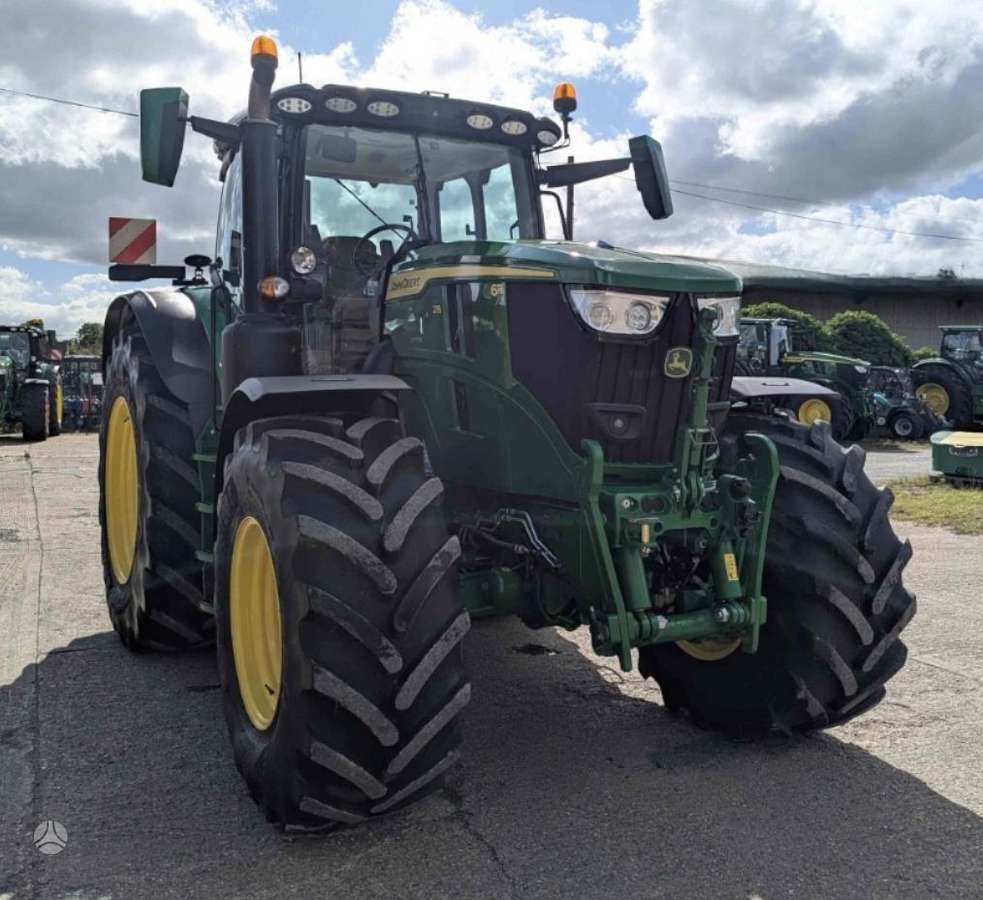 John Deere 6R215, тракторы