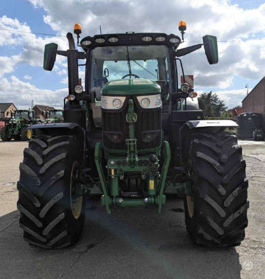 John Deere 6R215, traktoriai