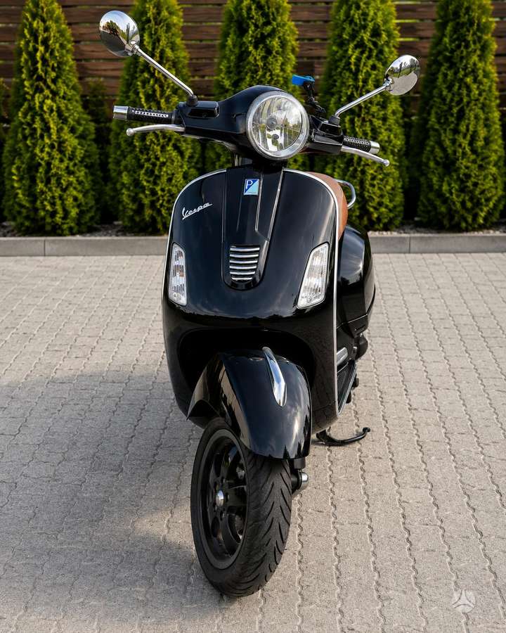 Piaggio Vespa 200cc, scooters / mopeds