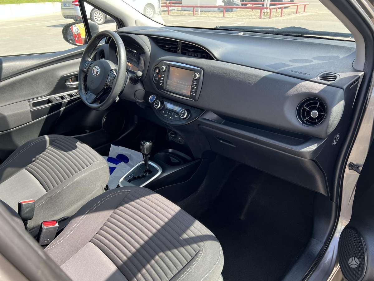 Toyota Yaris - 10
