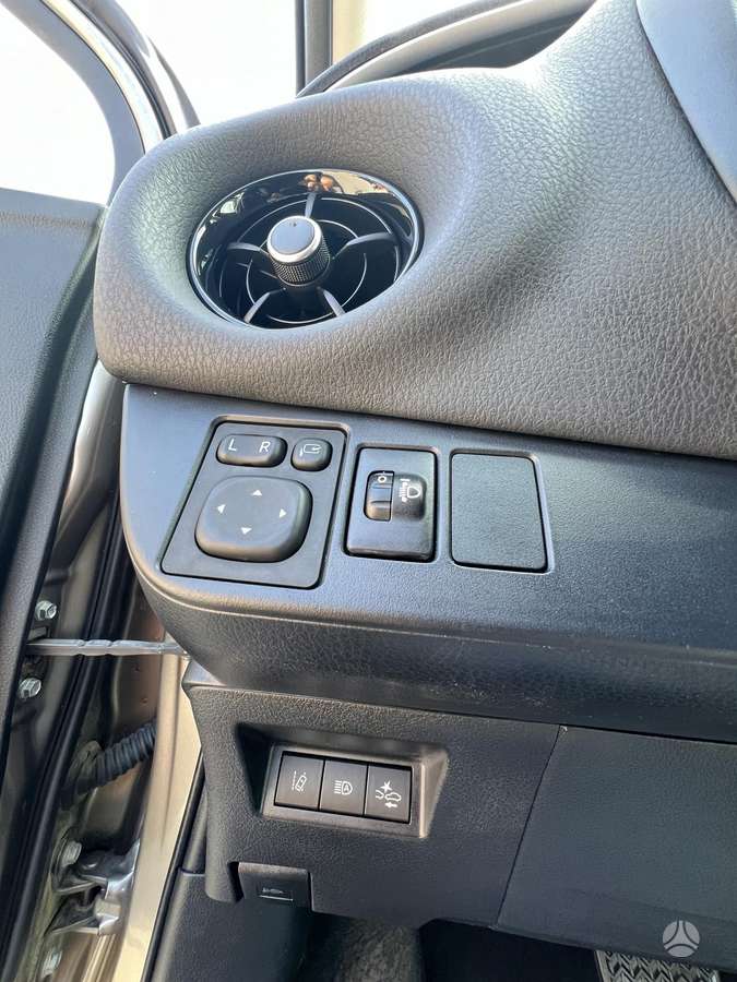 Toyota Yaris - 12