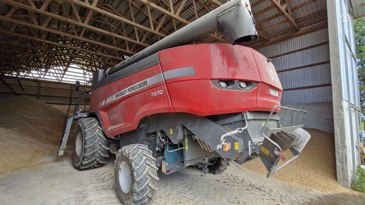 Massey Ferguson 7370 BETA, kombainai