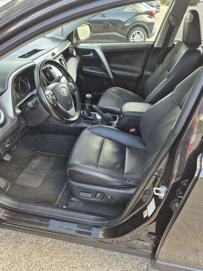 Toyota RAV4 - 6