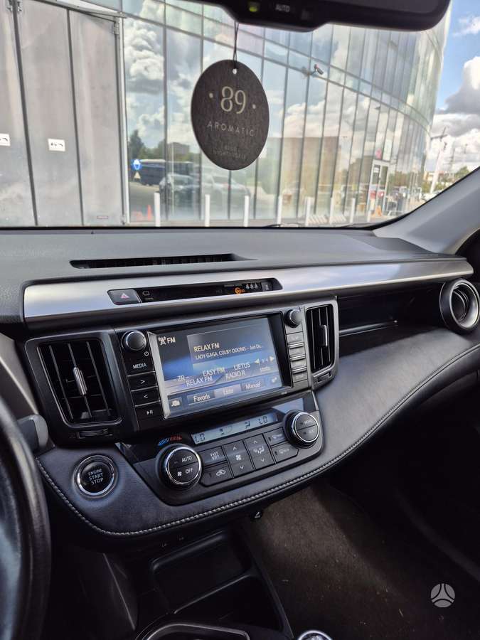 Toyota RAV4 - 8