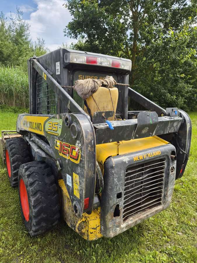 New Holland L160, mini loaders