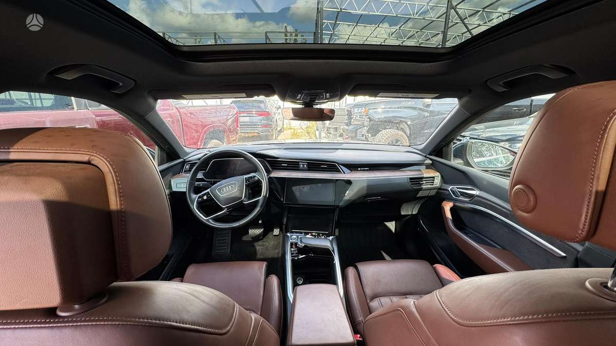 Audi e-tron, 95 kWh, off-road / crossover