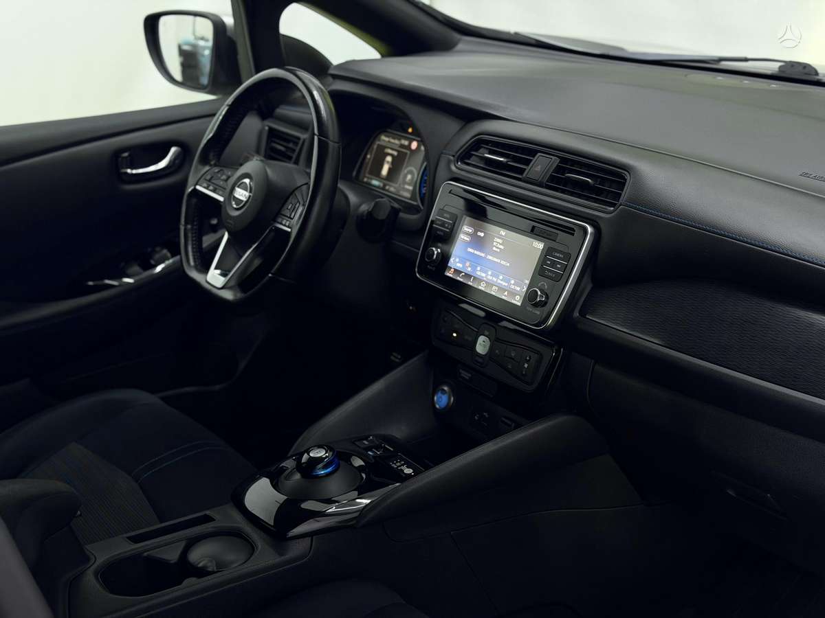 Nissan Leaf, 40 kWh, hatchback