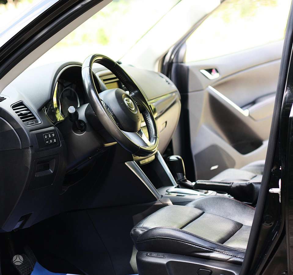 Mazda CX-5, 2.2 l., off-road / crossover