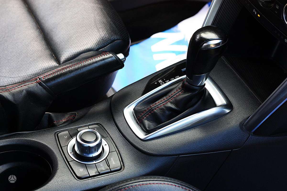 Mazda CX-5, 2.2 l., off-road / crossover