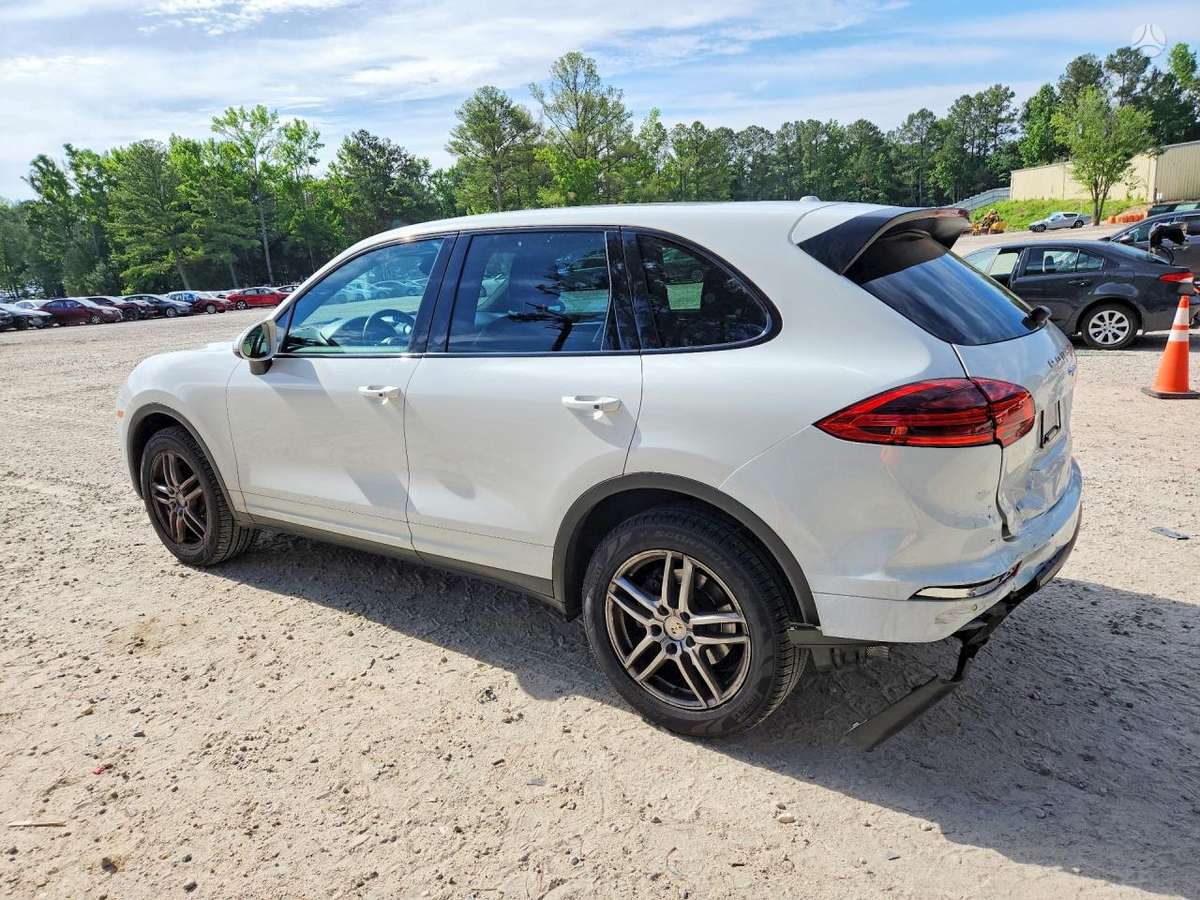 Porsche Cayenne - 4