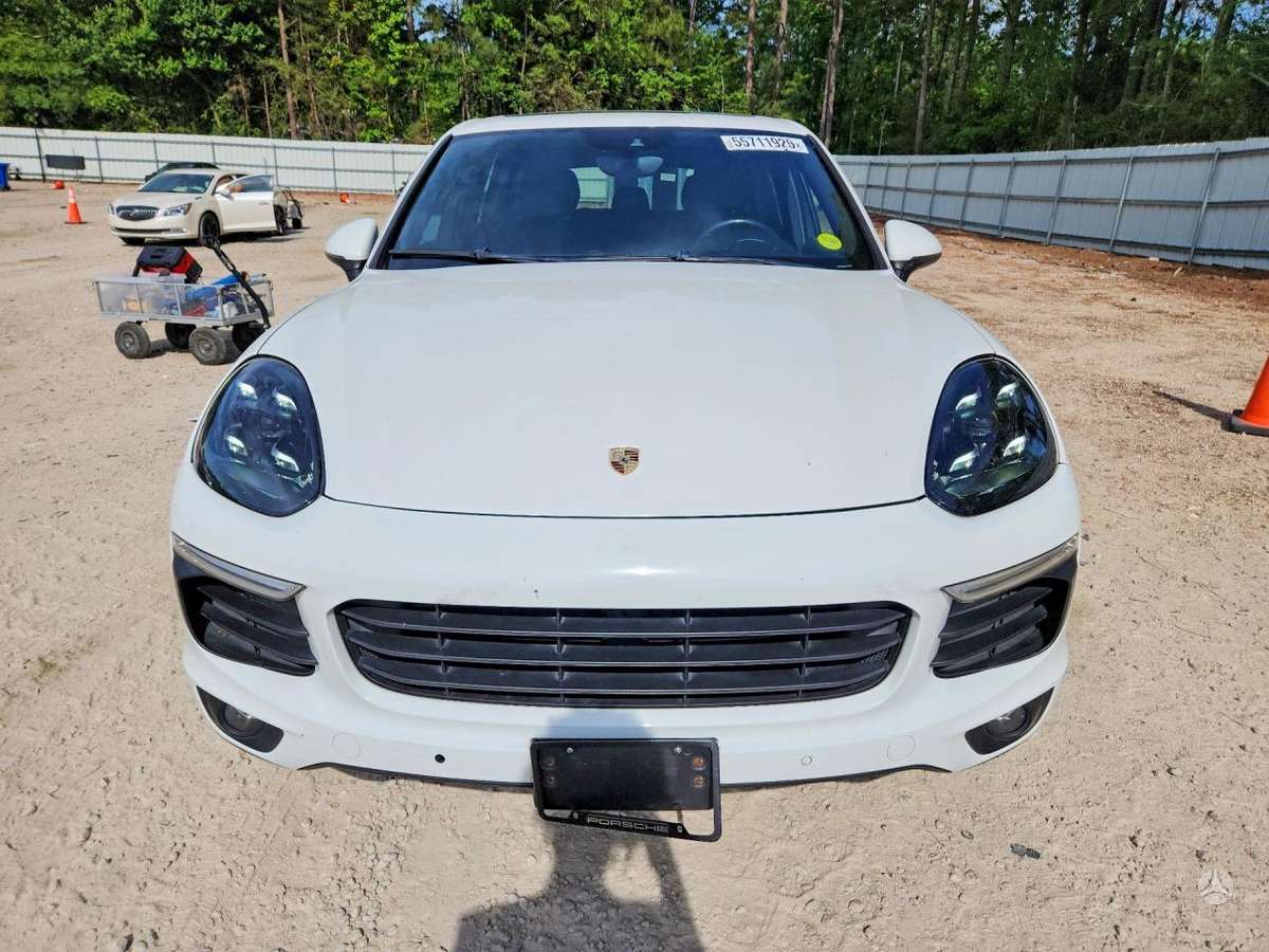 Porsche Cayenne - 1