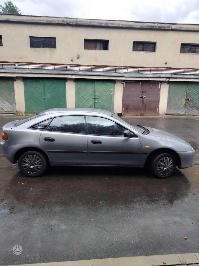 Mazda 323F, 1.5 l., Хэтчбек