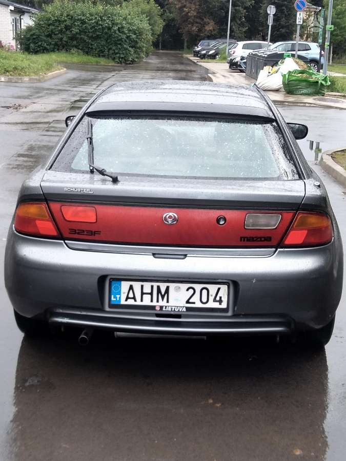 Mazda 323F, 1.5 l., Хэтчбек