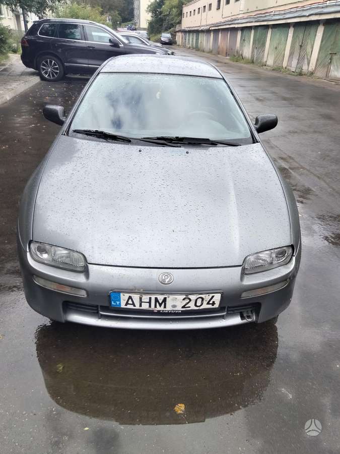 Mazda 323F, 1.5 l., Хэтчбек