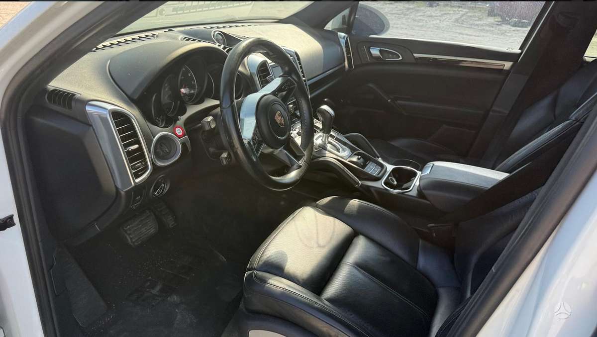 Porsche Cayenne - 12