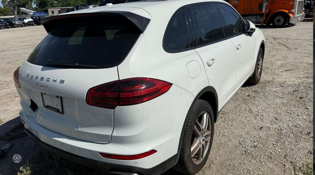 Porsche Cayenne - 8