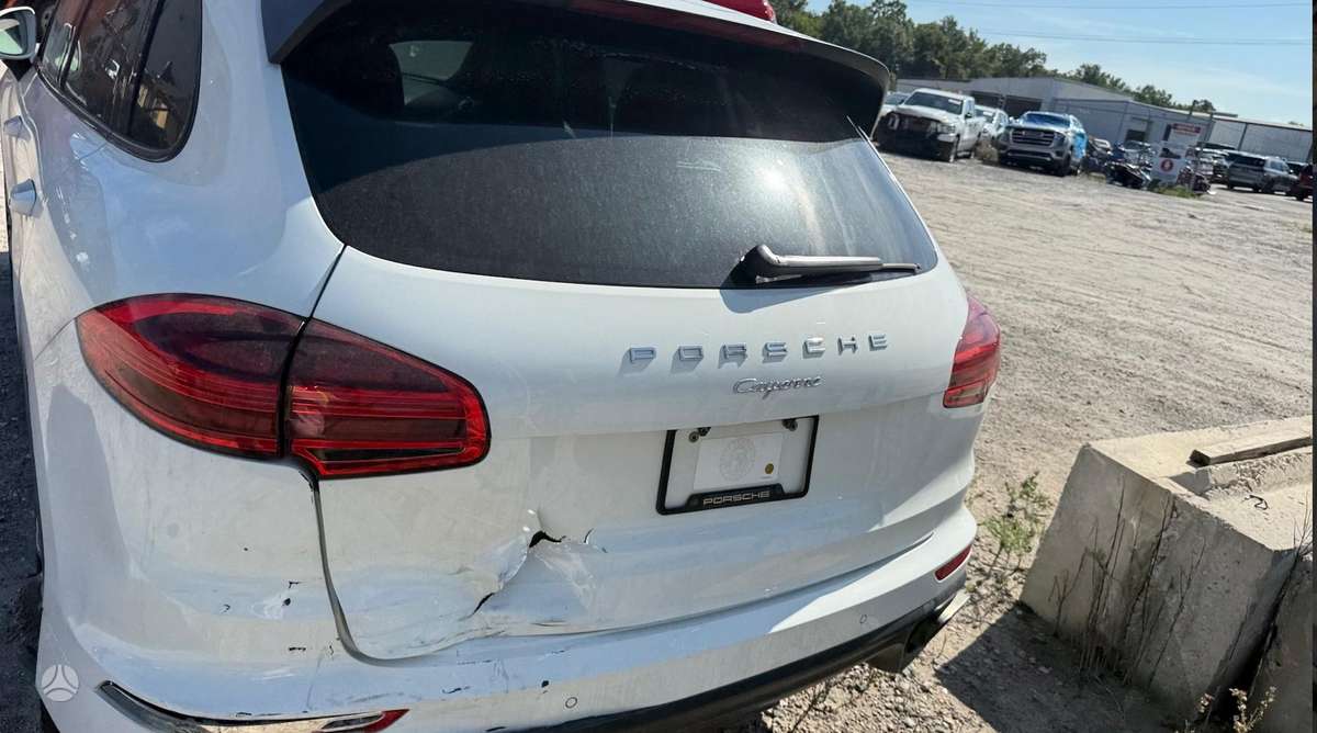 Porsche Cayenne - 9