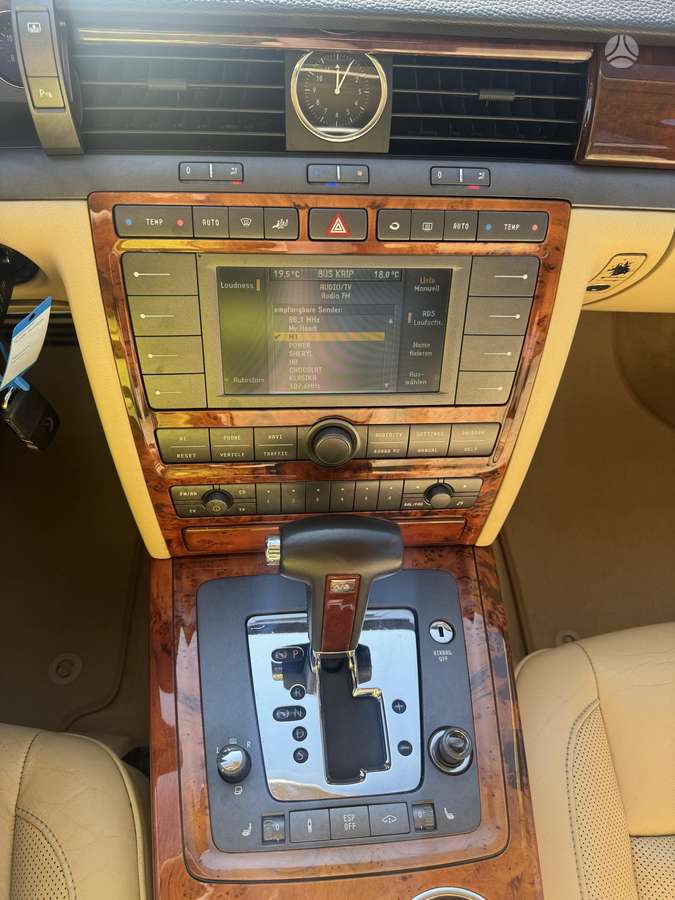 Volkswagen Phaeton - 10