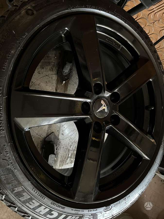 TESLA, lengvojo lydinio, R18